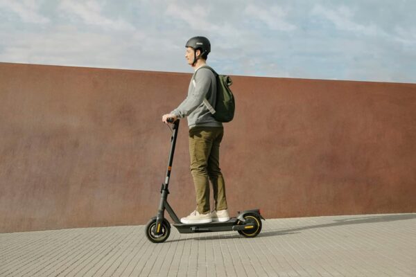 Segway-Ninebot Max G2 E – Trottinette Électrique Adulte Pliable – 25 km/h – Autonomie 70 km – Double Freinage – Pneus Anti-Crevaison